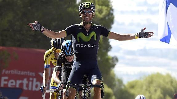 Valverde celebra su triunfo en La Zubia. 