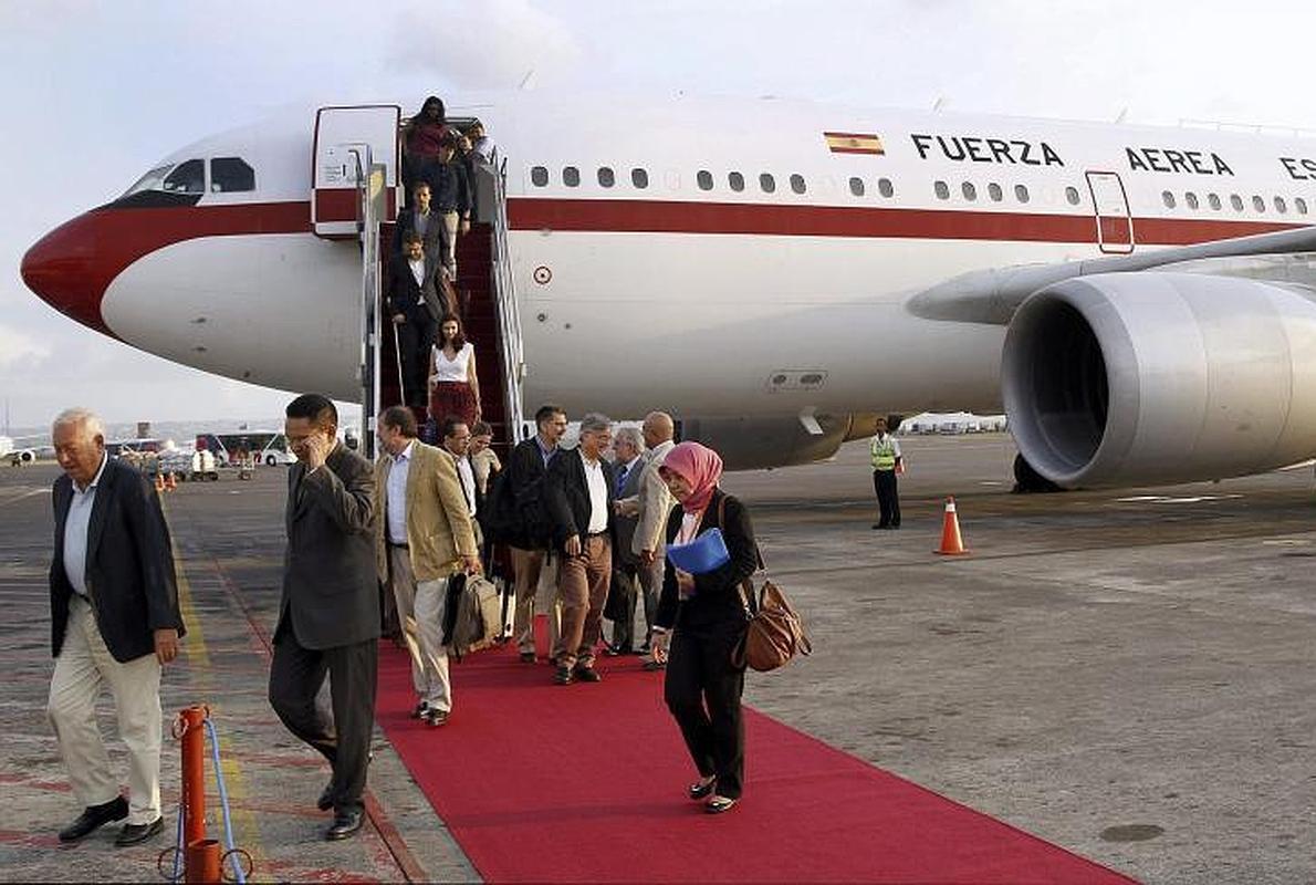 Vista del avión en el que viaja Margallo 