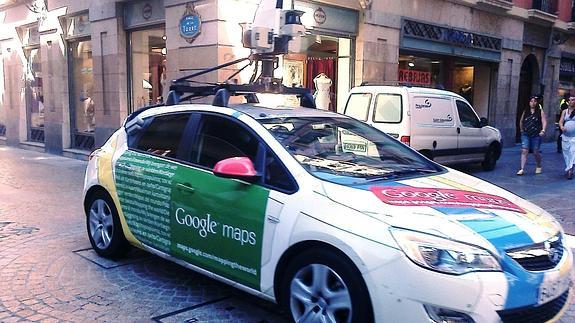 Un vehículo de Google toma imágenes para la aplicación Street View.