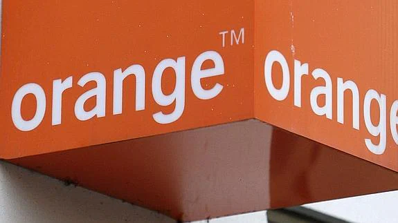 Logotipo de Orange en su sede de París. 