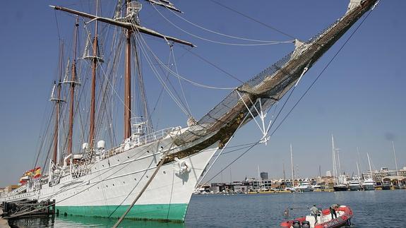 El buque Juan Sebastián Elcano.
