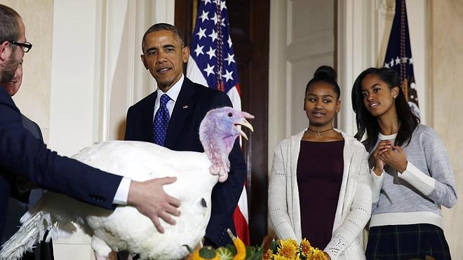 Obama, junto a sus hijas, durante el indulto de 'Cheese' 