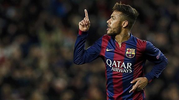 Neymar celebra un gol. 