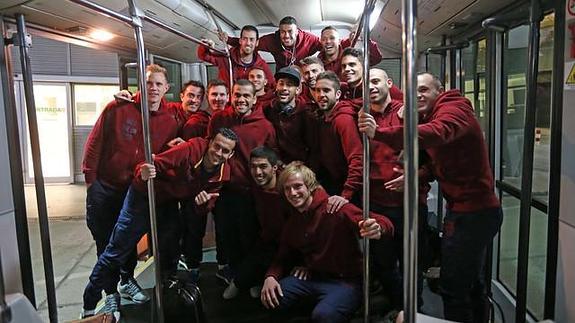 Los jugadores del Barcelona, al regreso de Madrid. 
