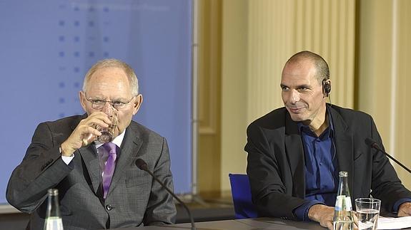 Wolfgang Schäuble y Yanis Varufakis. 