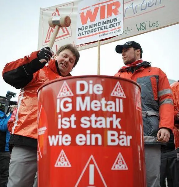 Trabajadores de IG Metall, en las protestas previas al acuerdo. 