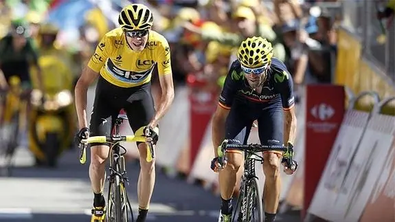 Chris Froome (i) y Alejandro Valverde, durante el Tour 2015. 