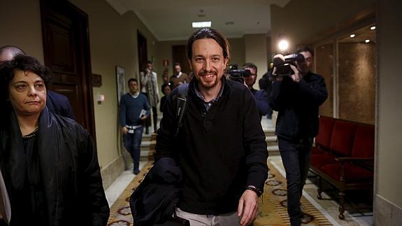 Iglesias aconseja a Rajoy que dialogue con Puigdemont