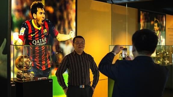 Turistas en el museo del FC Barcelona. 