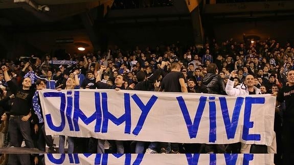 Pancarta en el estadio de Riazor. 