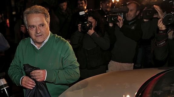 El expresidente de la Diputación de Valencia, Alfonso Rus, a su salida esta noche de la ciudad de la justicia de Valencia.