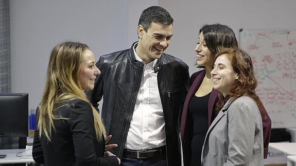 Pedro Sánchez, hoy, jóvenes emprendedoras.