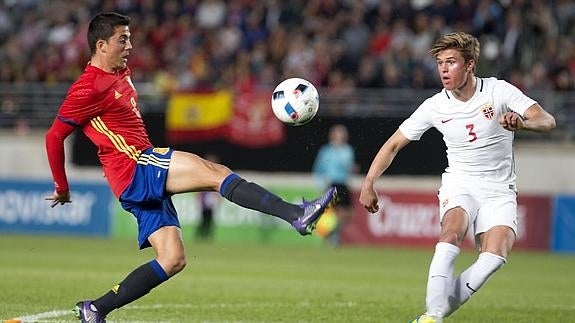 Pablo Fornals controla el balón. 