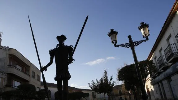 Escultura de Don Quijote en Argamasilla de Alba. 