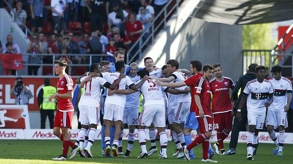 Jugadores del Bayern celebrando la Bundesliga. 