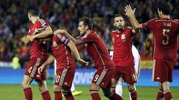 Jugadores de España celebrando un gol. 