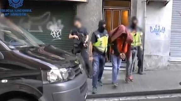 El yihadista detenido en Barcelona lanzaba consignas contra las mujeres musulmanas occidentalizadas