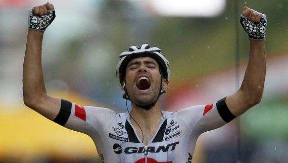 Tom Dumoulin celebra la victoria de etapa. 