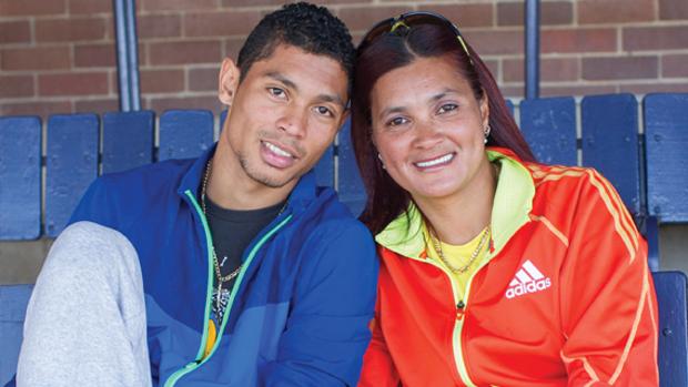 La madre de Van Niekerk cumple el sueño que le robó el apartheid