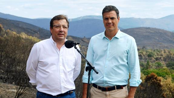 Guillermo Fernández Vara, el pasado agosto junto a Pedro Sánchez. 