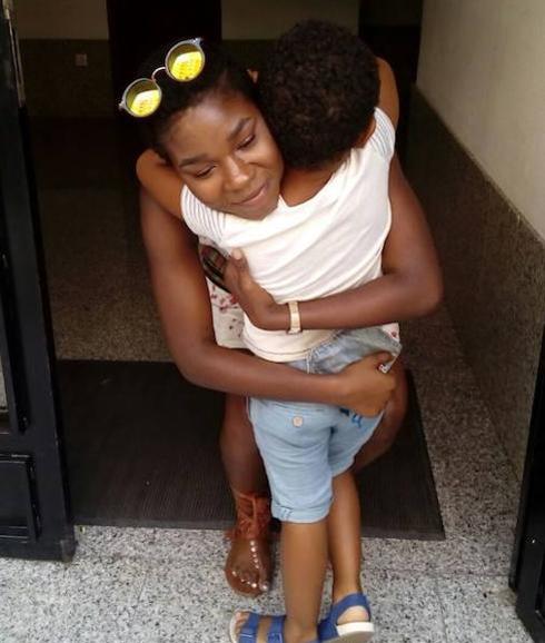 María José Abeng y el pequeño Juan.