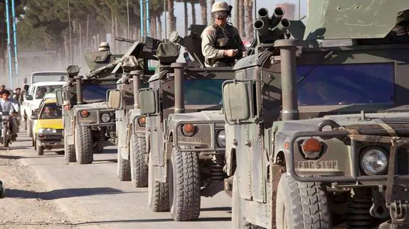 Una patrulla del Ejército de Estados Unidos circula por las calles de Herat, en Afganistán.