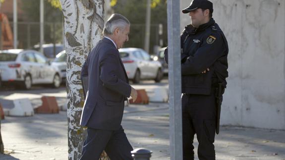 El expresidente de Caja Madrid, Miguel Blesa, comparece por las tarjetas 'black'.