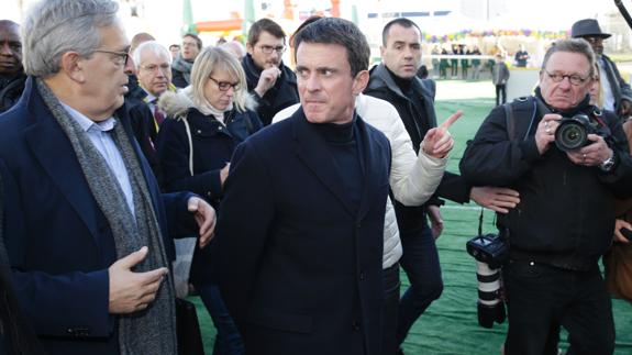Manuel Valls, en el centro.