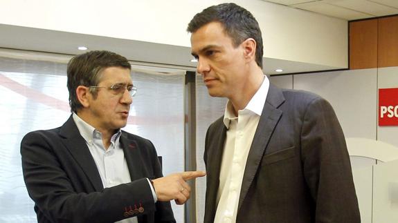 Patxi López con Pedro Sánchez.