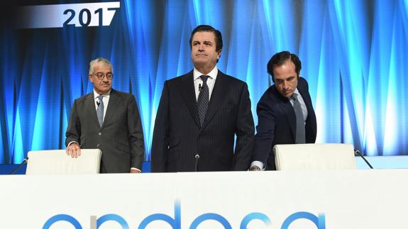 El presidente de Endesa, Borja Prado, junto al consejero delegado José D. Bogas (i).