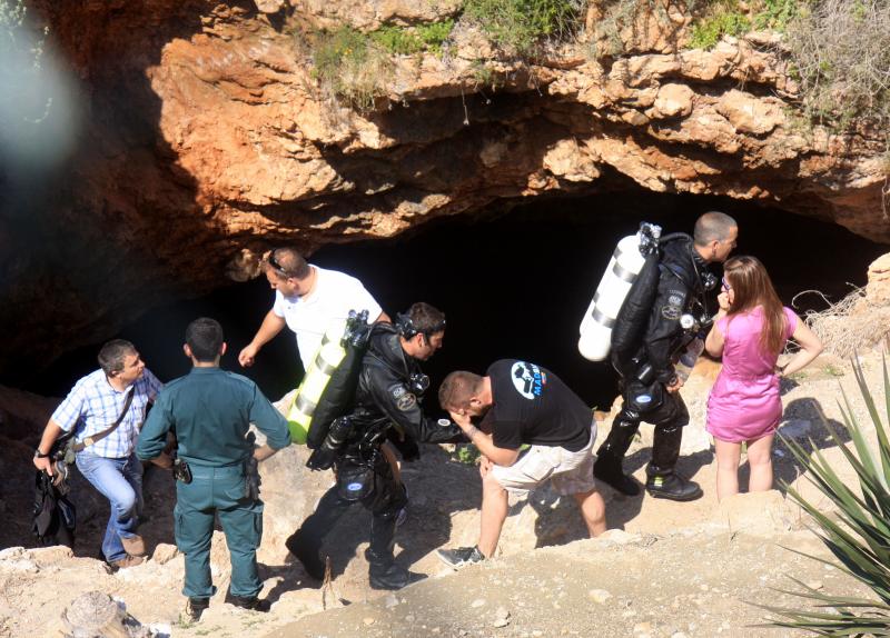 Sigue la búsqueda del submarinista en la Cueva del Agua