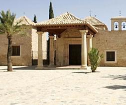 La ermita central del Calvario, el final del itinerario del Vía Crucis que parte desde la iglesia de San Francisco. ::                             SONIA M. LARIO / AGM