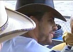 Piqué se calza un sombrero de cowboy y se va de rodeo con Shakira :: YouTube