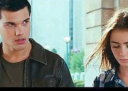 Taylor Lautner y Lily Collins confirman su noviazgo