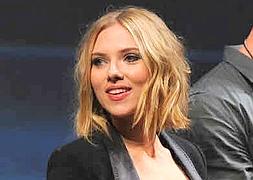 Scarlett Johansson exige retirar sus fotos donde aparece desnuda
