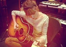 La cantante Taylor Swift en su estudio de música :: Instagram
