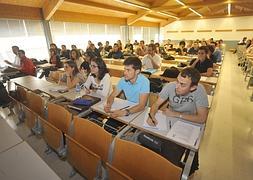 Alumnos en un aula de la Universidad Politécnica de Cartagena. :: Antonio Gil/AGM