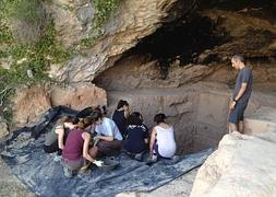 Trabajos de excavación en la Cueva Negra :: LV.