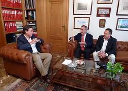 Reunión entre González Tovar, José Manuel Claver y Manuel Soler. :: LV
