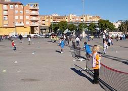 Un grupo de niños disfruta de una jornada deportiva.:: Ayto. Alcantarilla