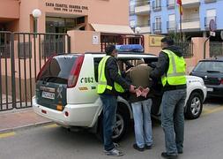 Detienen a dos jóvenes en Torre Pacheco por una treintena de robos en viviendas