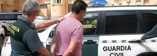 Cinco detenidos en Águilas acusados de robar en viviendas de Almería | La  Verdad