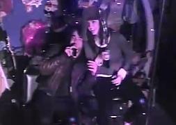 Katy Perry y Robert Pattinson en un karaoke ebrios. :: Youtube