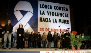 UNIÓN. Concentración que se llevó a cabo ayer en Lorca. / SONIA M. LARIO / AGM