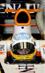 Alonso asusta con el Renault del 2007