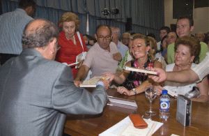 NUEVO LIBRO. Romera firma ejemplares. / L.V.