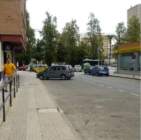 HACIA LA ALAMEDA. La calle Duque Severiano, ayer al mediodía. / MANOLO GARCÍA / AGM