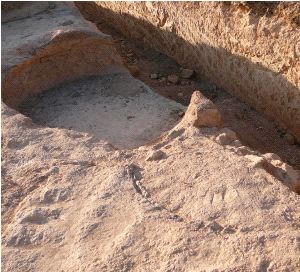 HALLAZGO. Restos de lo que podría ser un horno funerario en Torreciega, según MC. / LV