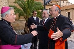Reig Pla, J. L. Mendoza y el cardenal López Trujillo, en el 2005. / LV