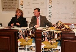 María Jesús Quiñonero y el concejal de Turismo Francisco Montiel./ PACO ALONSO / AGM / Vídeo: LA  VERDAD